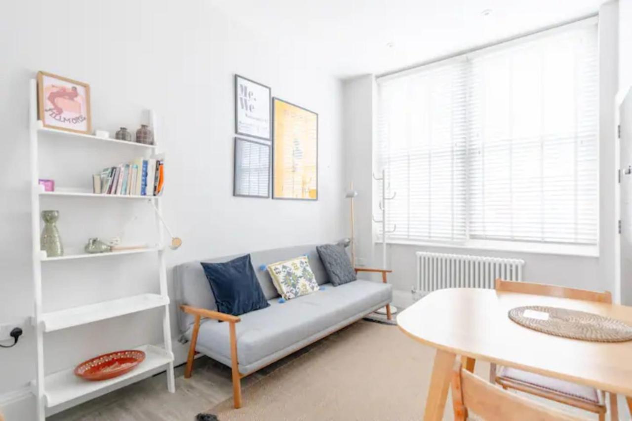 Appartamento Chic 1bd Flat Wpatio - 2 Mins From Baron's Court!