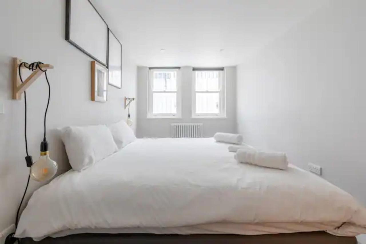 Chic 1bd Flat Wpatio - 2 Mins From Baron's Court! Appartamento